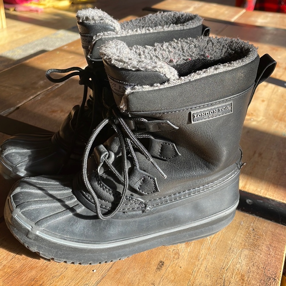 Snow boots